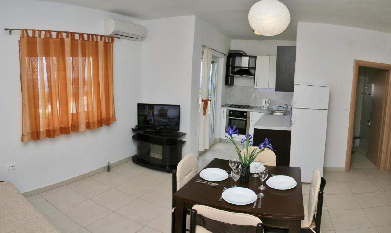 Apartments With A Parking Space Bilo, Primosten - 12870 Εξωτερικό φωτογραφία