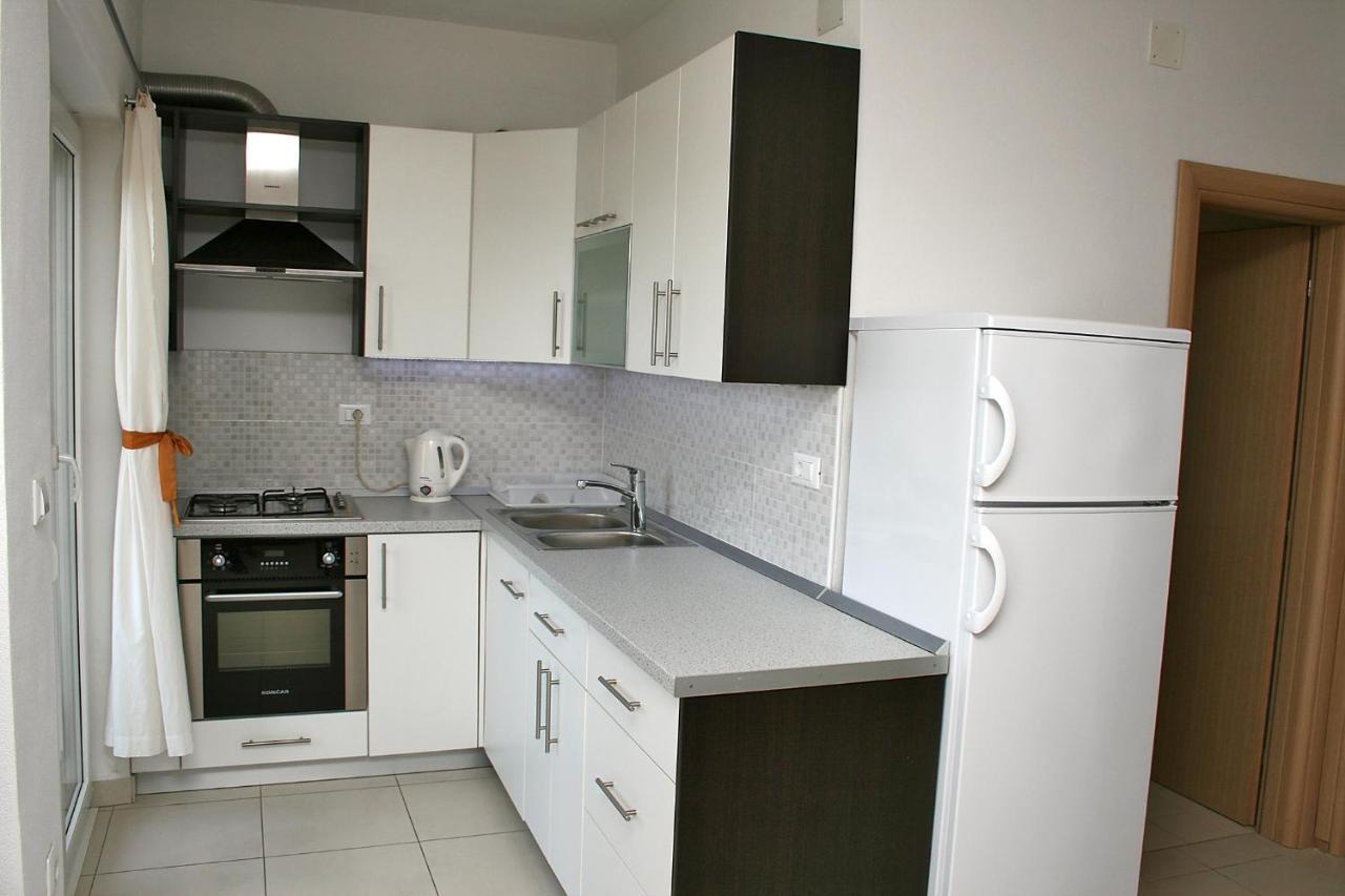 Apartments With A Parking Space Bilo, Primosten - 12870 Εξωτερικό φωτογραφία